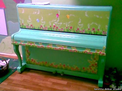 пианино цвета зелени